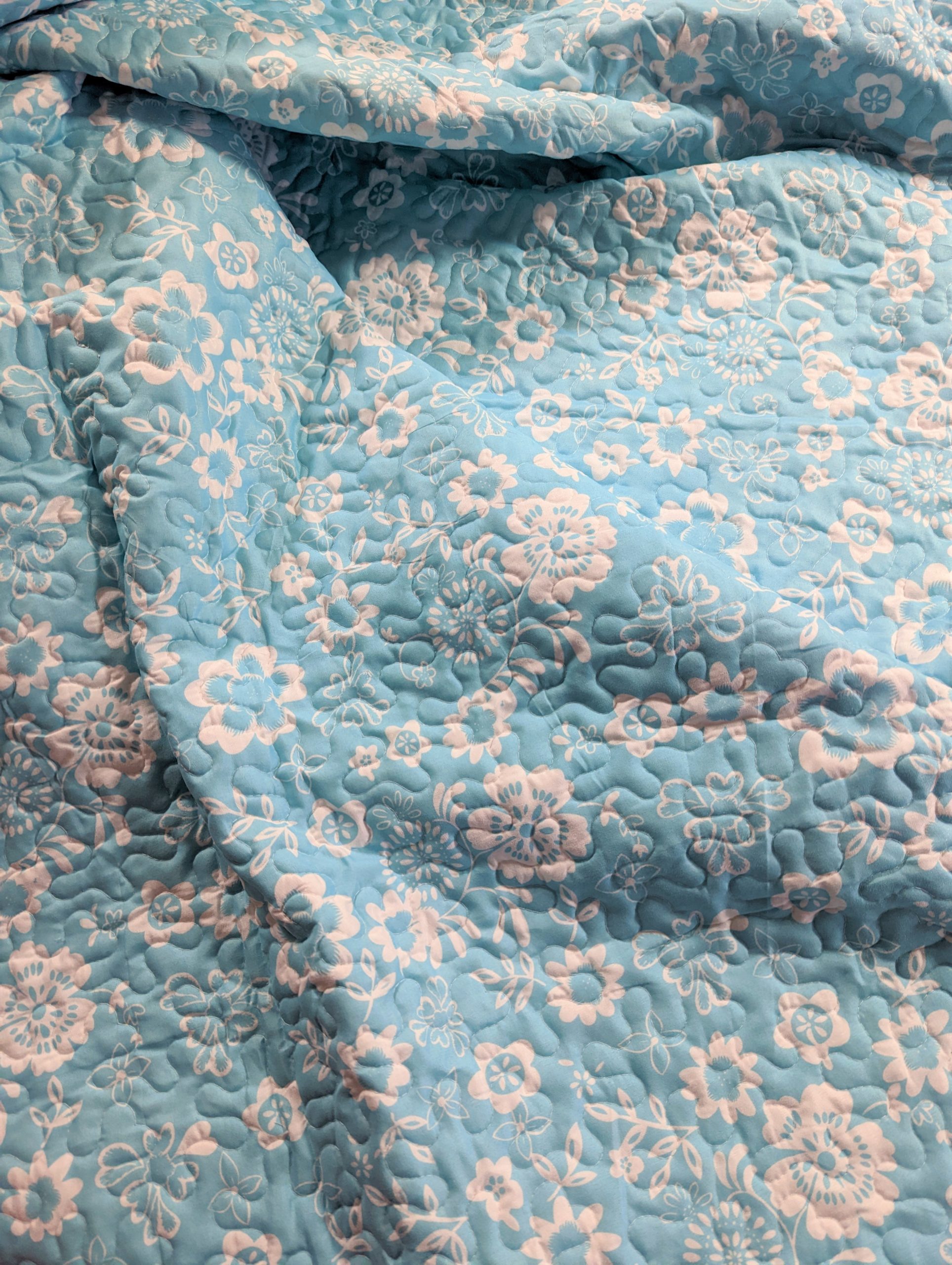 lily bedspread blue floral pattern